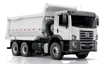 Com recursos destinados pelo deputado Gilson de Souza, Prefeitura de Mamborê assina compra de caminhão caçamba basculante