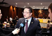 Governo Federal sanciona lei que proíbe linguagem neutra e deputado Gilson de Souza celebra avanço contra ideologia de gênero