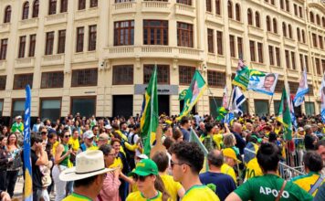 Gilson de Souza participa de grande mobilização em Curitiba ao lado de Sergio Moro em apoio a Flávio Bolsonaro